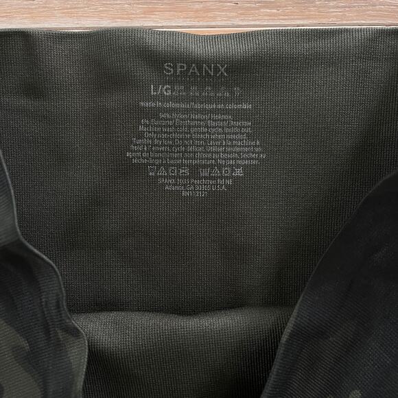 Spanx Seamless Camo Leggings Large NWOT - Picture 7 of 8
